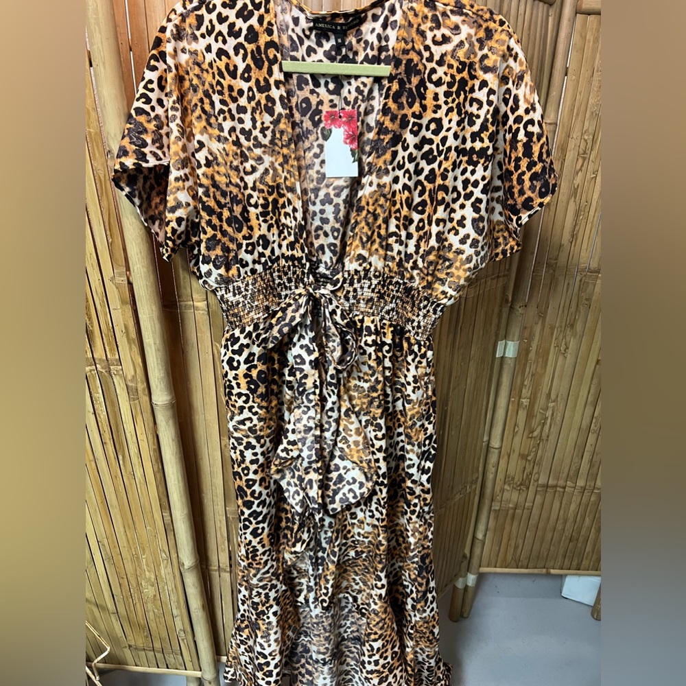 Animal print/ polyester. Size M/L. Ties at waist. Ankle length.